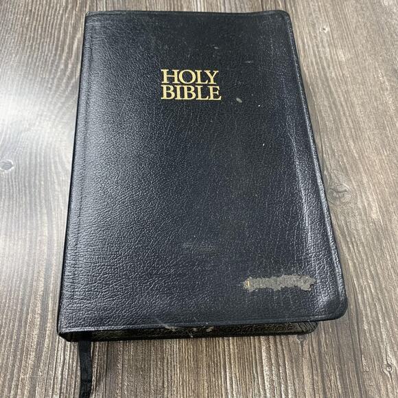 The King James Study Bible KJV Thomas Nelson 135 Bonded Leather Red Letter Black - Picture 1 of 12